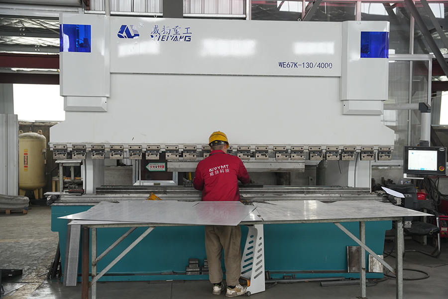 Xe quét rác CNC có đặc điểm gì khác biệt so với các loại xe quét rác khác?